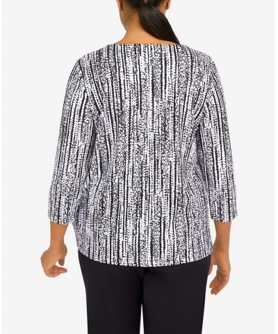 Women's Summer in The City Vertical Twist Hem Crew Neck Top with Necklace Onyx, White $23.50 Tops